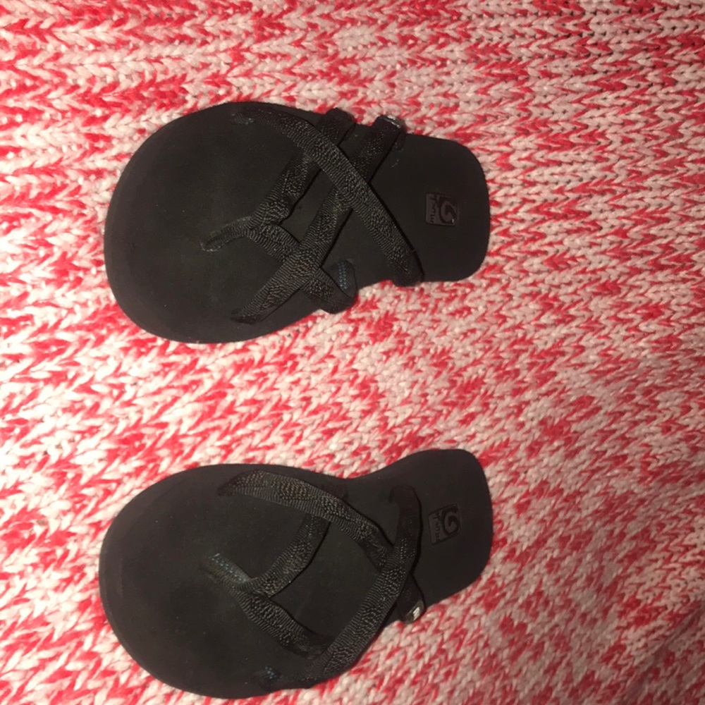 Black teva flip flops